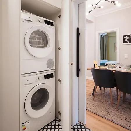 Brand New 2 Bdr Luxury In Centre Apartamento *