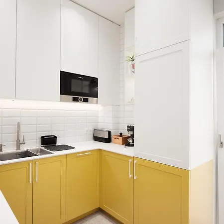 Brand New 2 Bdr Luxury In Centre Apartment