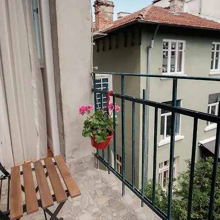Apartment Brand New 2 Bdr Luxury In Centre *