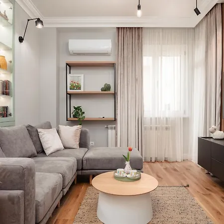 Brand New 2 Bdr Luxury In Centre Apartment