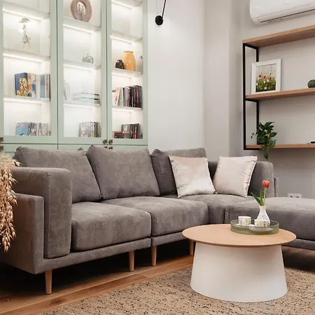 Brand New 2 Bdr Luxury In Centre Apartment